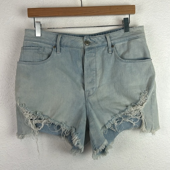 Good American Bombshell Cutoff Denim Shorts - Picture 6 of 12